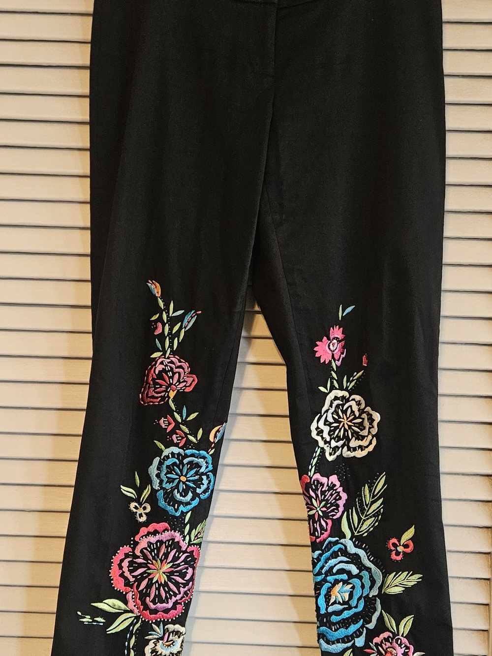 VTG. CACHE black Pants with Colorful Floral Embroidery